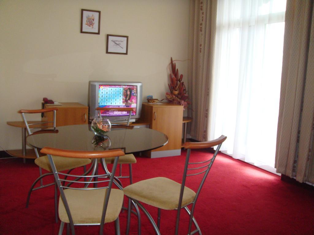 Балнеохотел "Люляци" Vrabtsite Buitenkant foto