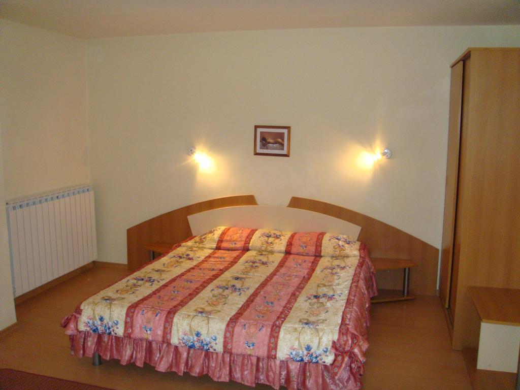 Балнеохотел "Люляци" Vrabtsite Kamer foto